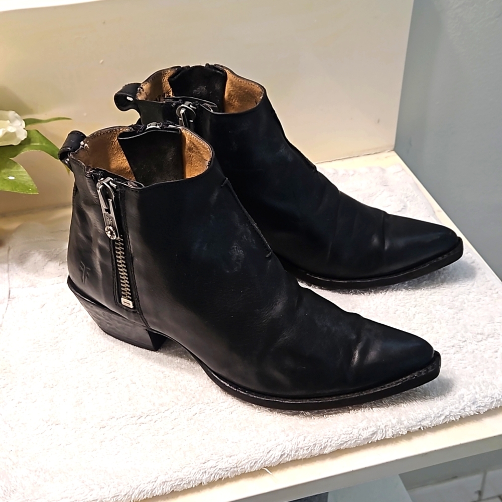 FRYE BOOTS  BLACK GOOD CONDITION
